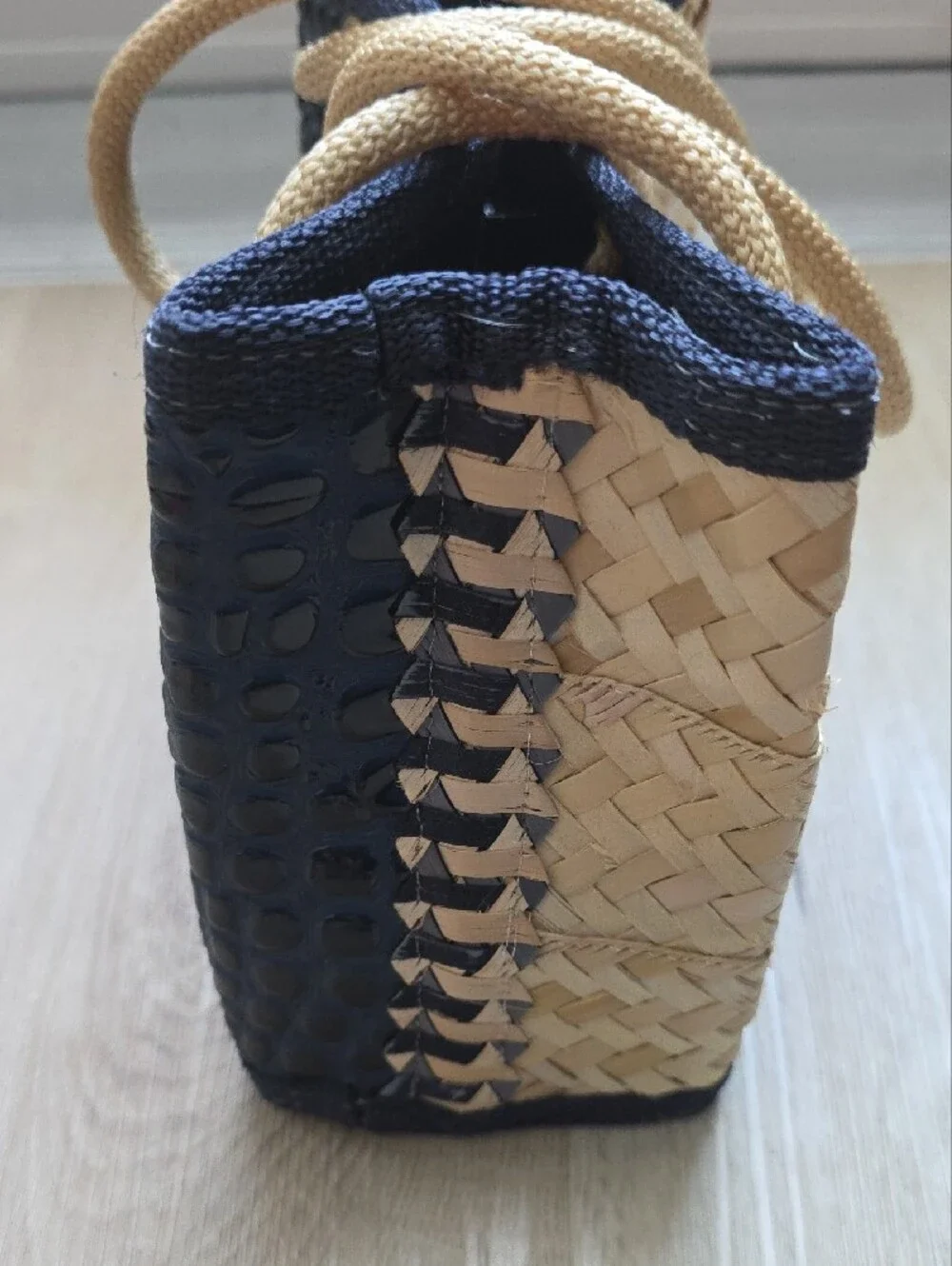 Eldena’s Collection Mini Navy Blue Croc Embossed Straw Tote Bag - Picture 6 of 9
